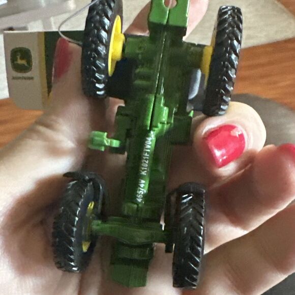 John Deere, Ertl, Farm Toy Tractor 46574 Agriculture Enclosed Window Cab 4WD - Picture 9 of 15